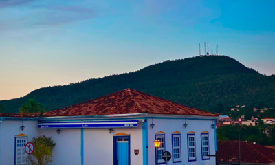 Morro do Frota emoldura o fim de tarde em Pirenópolis Morro do Frota emoldura o fim de tarde em Pirenópolis