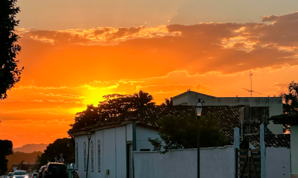 Pôr do sol em pirenópolis colore o Centro Histórico Pôr do sol em pirenópolis colore o Centro Histórico