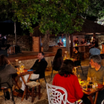 Quintal do Jobim estreia com música e gastronomia