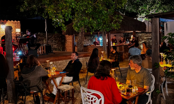 Quintal do Jobim estreia com música e gastronomia Quintal do Jobim estreia com música e gastronomia