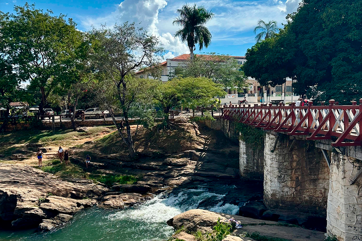 Rio das Almas Desenha Caminhos no Centro de Pirenópolis: Uma Jornada Inesquecível