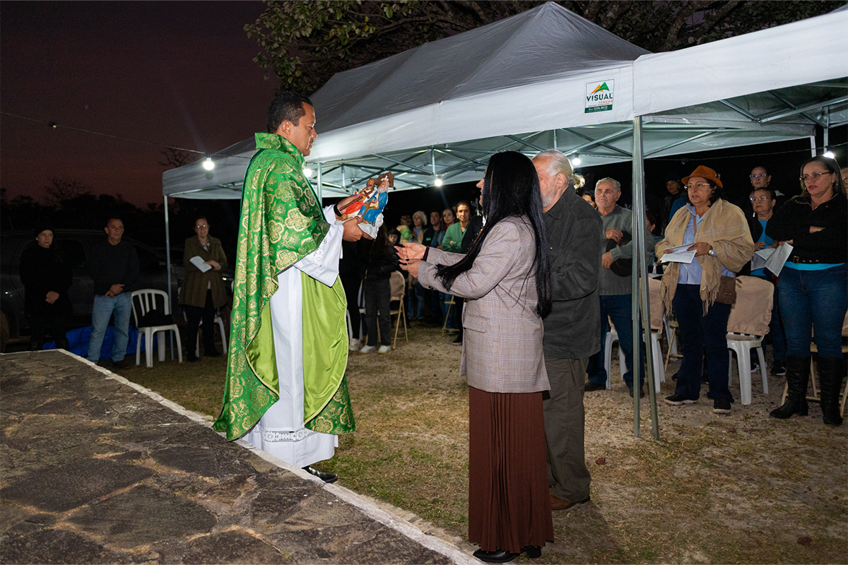 Romaria dos Pireneus: Duília e Dr. Edmar agradecem romeiros
