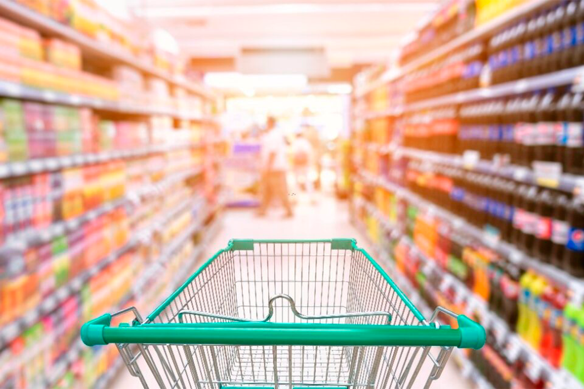 Supermercados em Goiás passam a fechar às 11h aos domingos