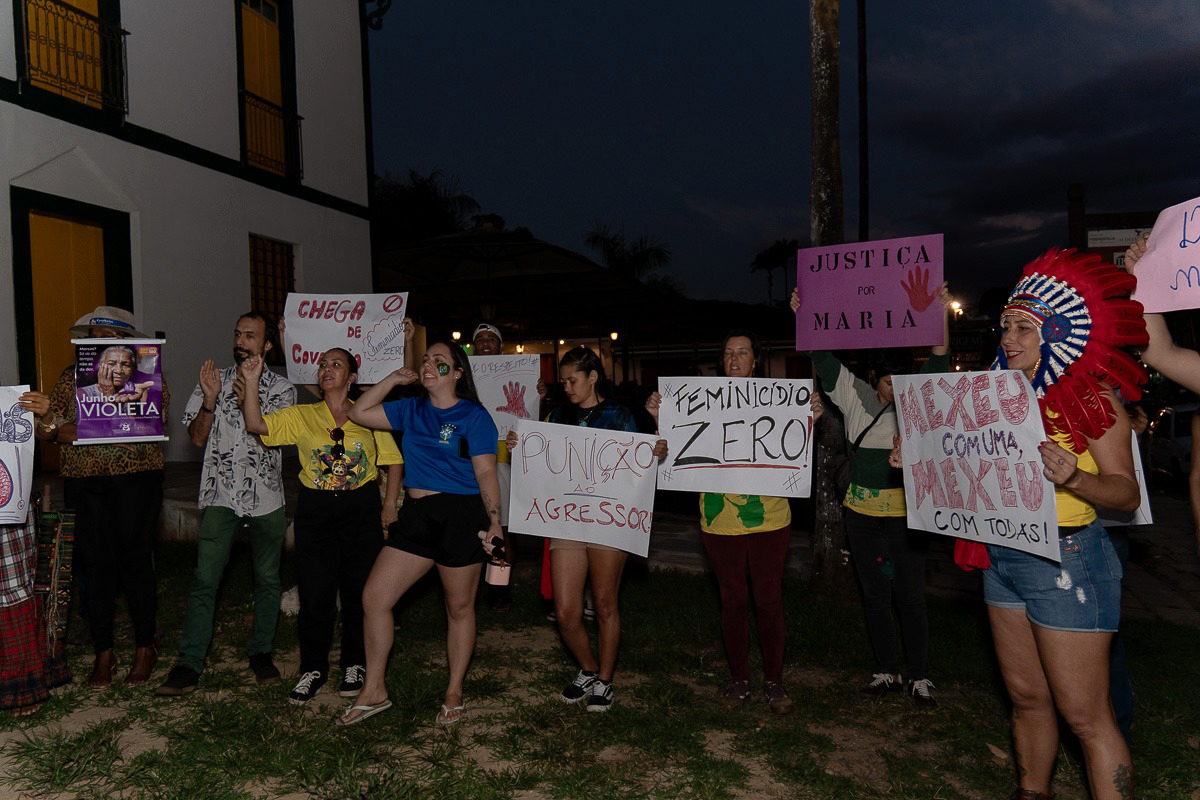 Todos por Maria! Manifesta&ccedil;&atilde;o contra viol&ecirc;ncia em Piren&oacute;polis
