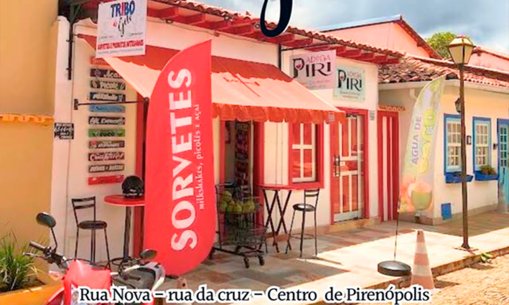 Tribo do Gelo refresca turistas no centro de Pirenópolis