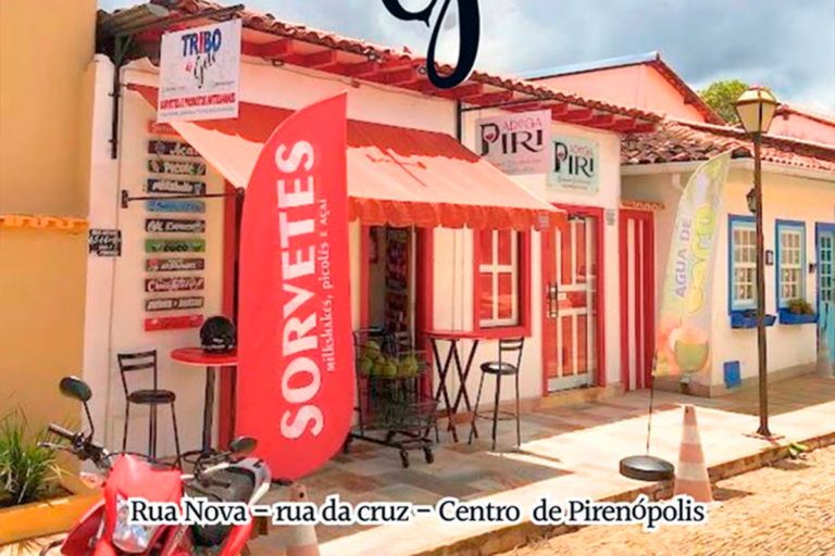 Tribo do Gelo refresca turistas no centro de Pirenópolis
