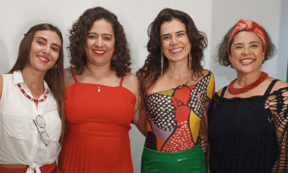 Zabumba de Chita faz participação especial no show de Mariana Aydar