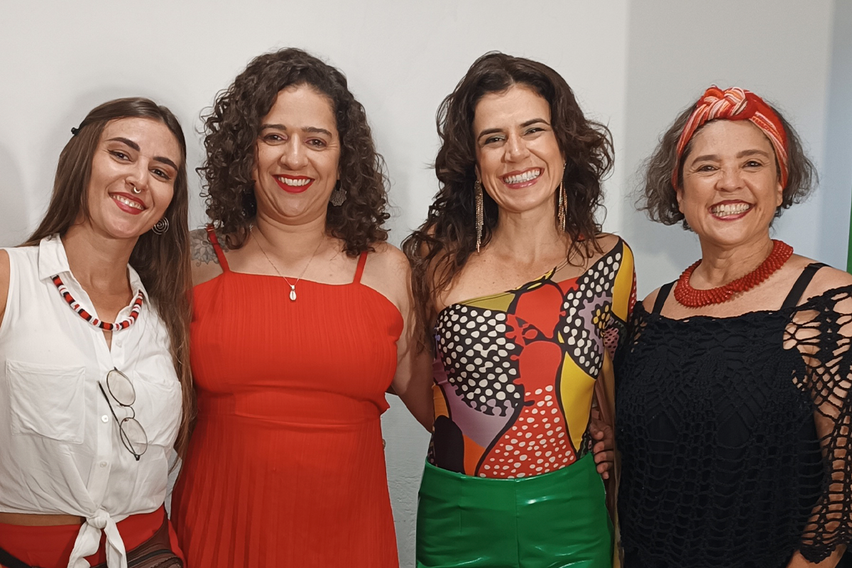 Zabumba de Chita faz participação especial no show de Mariana Aydar