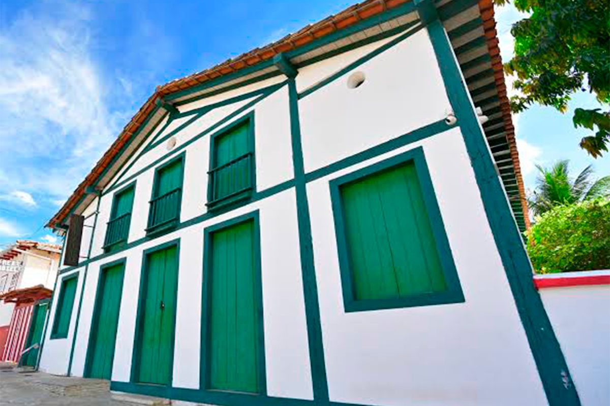 Atrações gratuitas no Theatro de Pirenópolis em julho