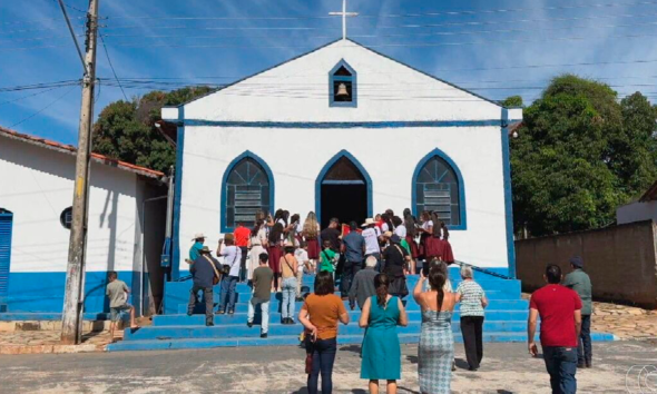 Folia de Santa Dica em Lagolândia é formada por mulheres