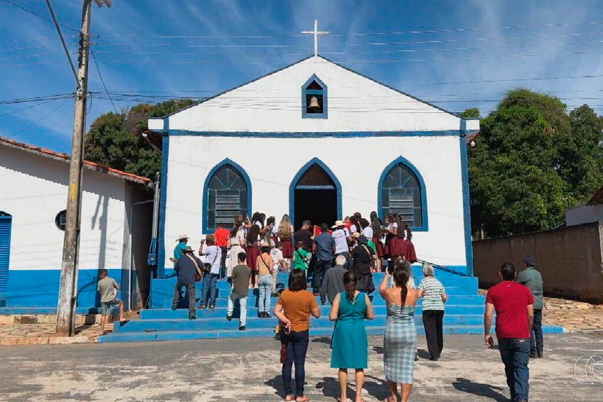 Folia de Santa Dica em Lagolândia é formada por mulheres