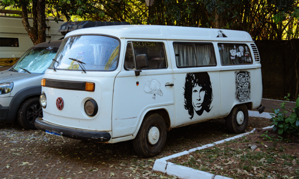 Kombi em Pirenópolis destaca criatividade em evento clássico Kombi em Pirenópolis destaca criatividade em evento clássico