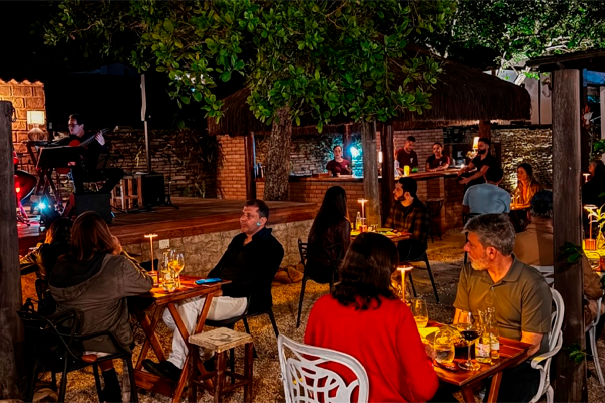 Música ao vivo em Pirenópolis: Jobim Piano Bar recebe tributo a Djavan