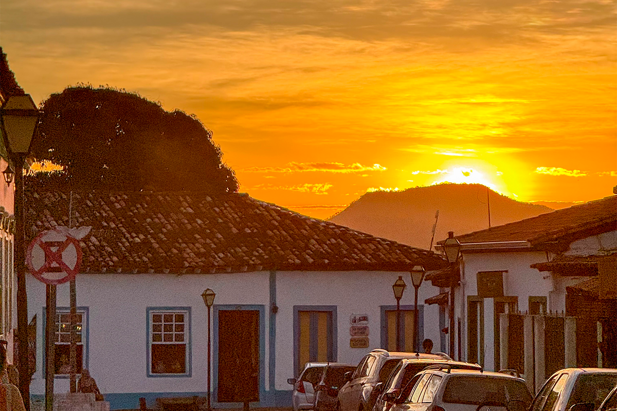 Pôr do sol em Pirenópolis: quando a cidade desacelera e encanta