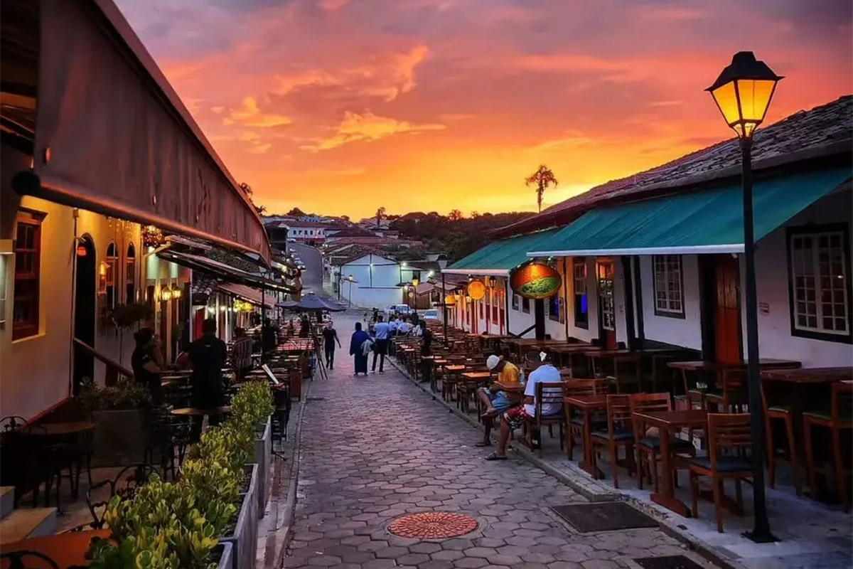 Rua do Lazer em Pirenópolis ganha outro encanto ao pôr do sol