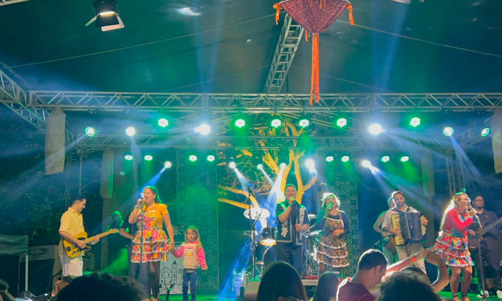 Zabumba de Chita abre show da Banda Rastapé no Arraiá da Dica