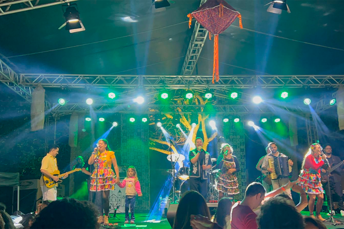 Zabumba de Chita abre show da Banda Rastapé no Arraiá da Dica
