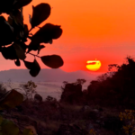 Festa do Morro dos Pireneus une fé e um pôr do sol inesquecível