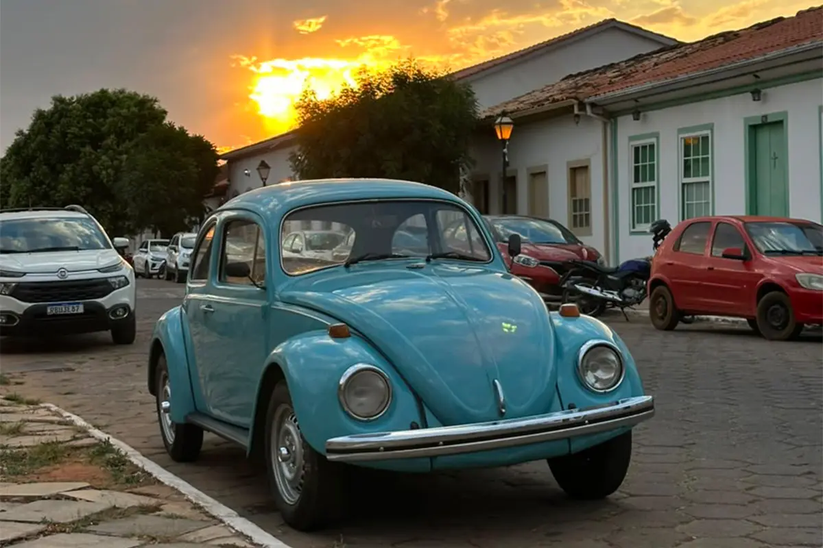 Fusca em Pirenópolis: um clássico no fim de tarde em Piri