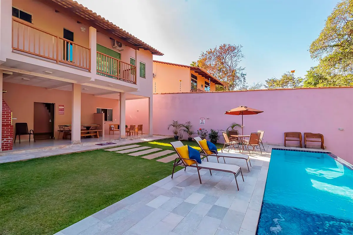 Casa Soul Pirenópolis: hospedagem com piscina e área verde