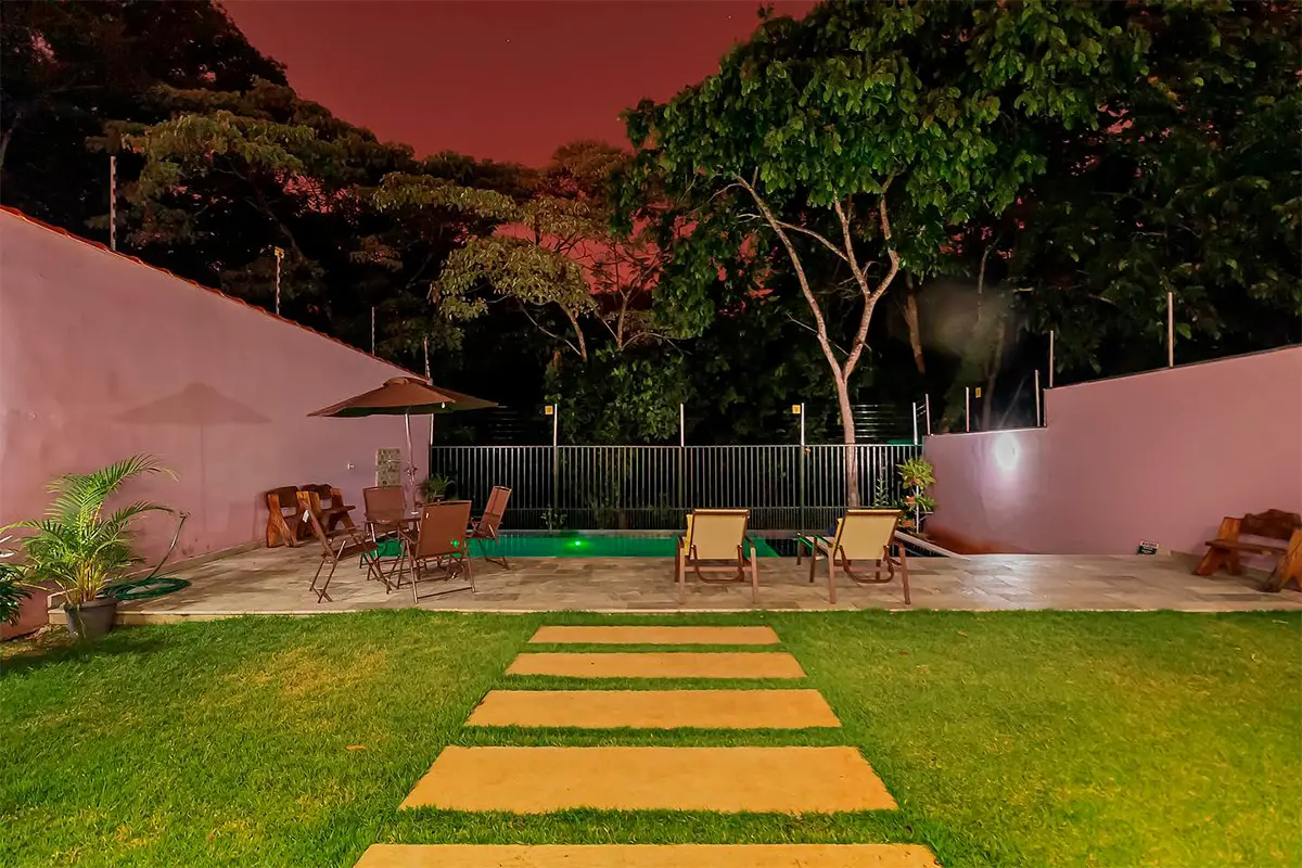 Casa Soul Pirenópolis: hospedagem com piscina e área verde
