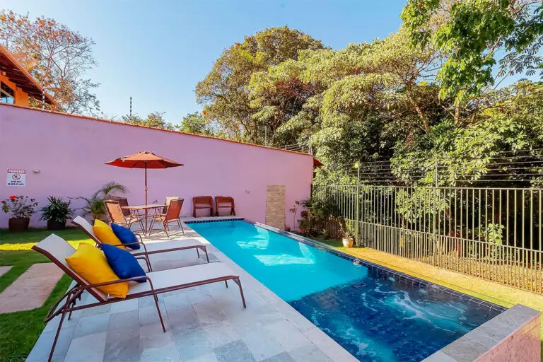 Casa Soul Pirenópolis: hospedagem com piscina e área verde