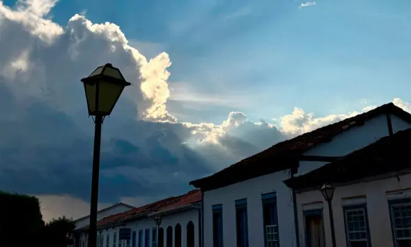Fim de tarde em Pirenópolis: um céu diferente por dia Fim de tarde em Pirenópolis: um céu diferente por dia