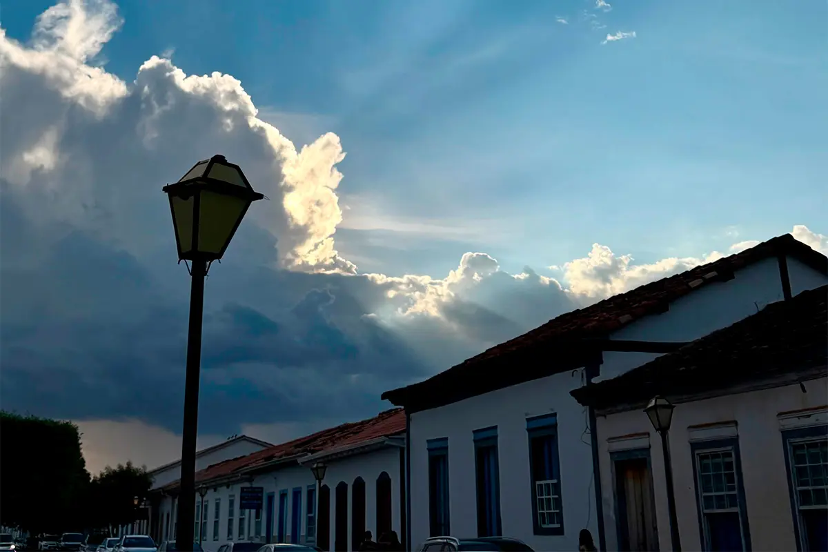 Fim de tarde em Pirenópolis: um céu diferente por dia