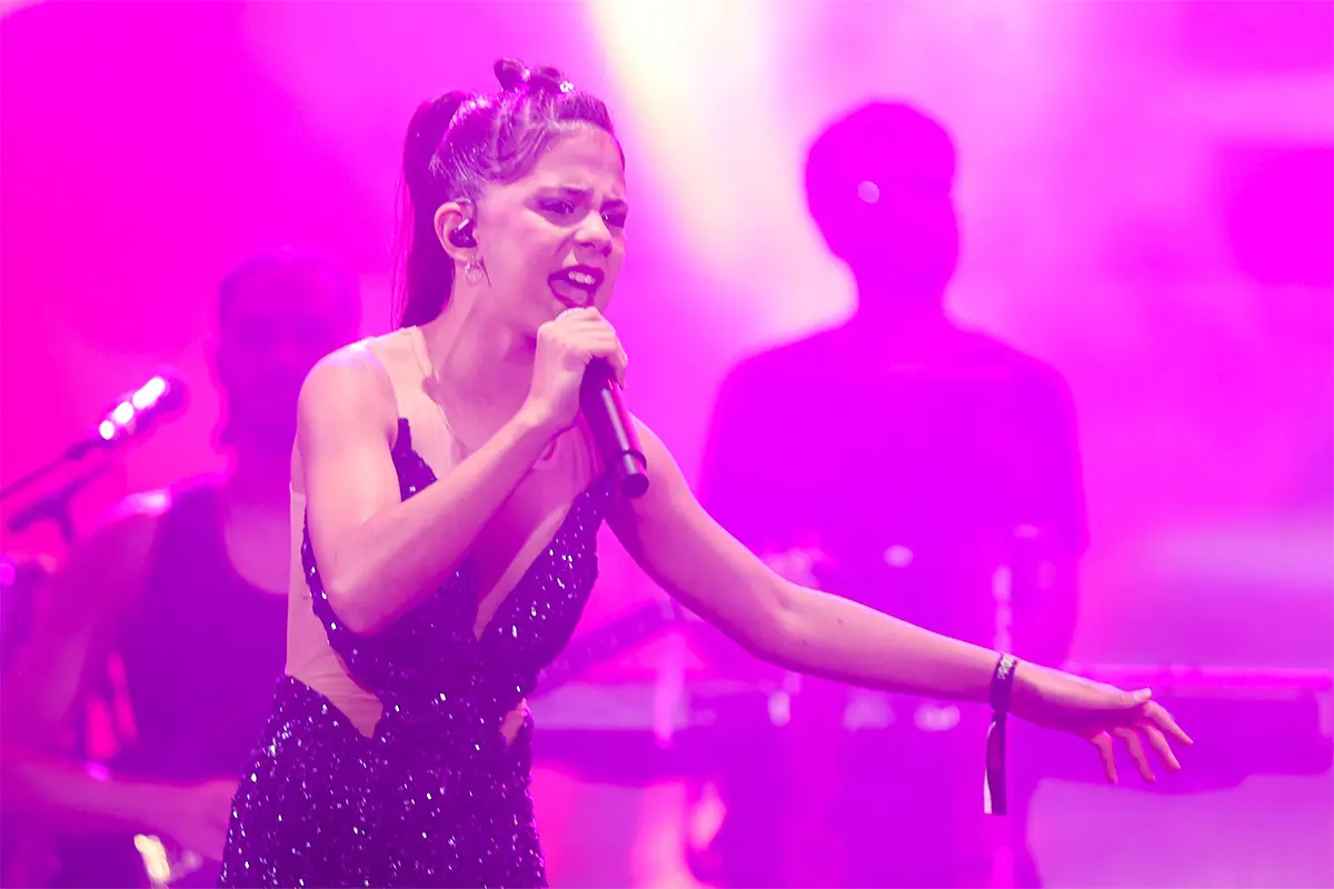 IZA chama Gabi Cruz ao palco para cantar “Dona de Mim”
