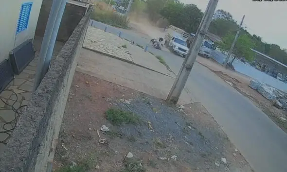 Motociclista ferido após colisão com caminhonete em Piri