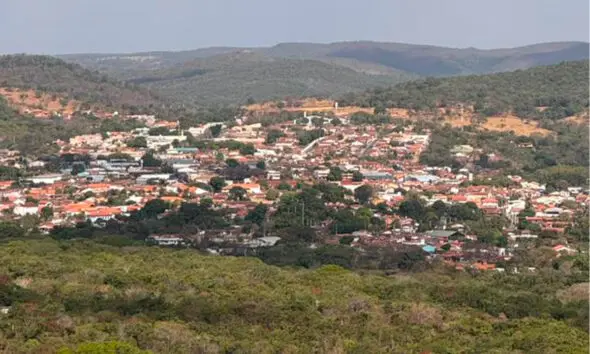 Pirenópolis vista de cima revela a cidade entre as serras Pirenópolis vista de cima revela a cidade entre as serras