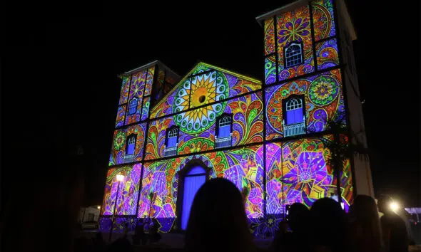 Projeção mapeada leva história e arte à Igreja Matriz