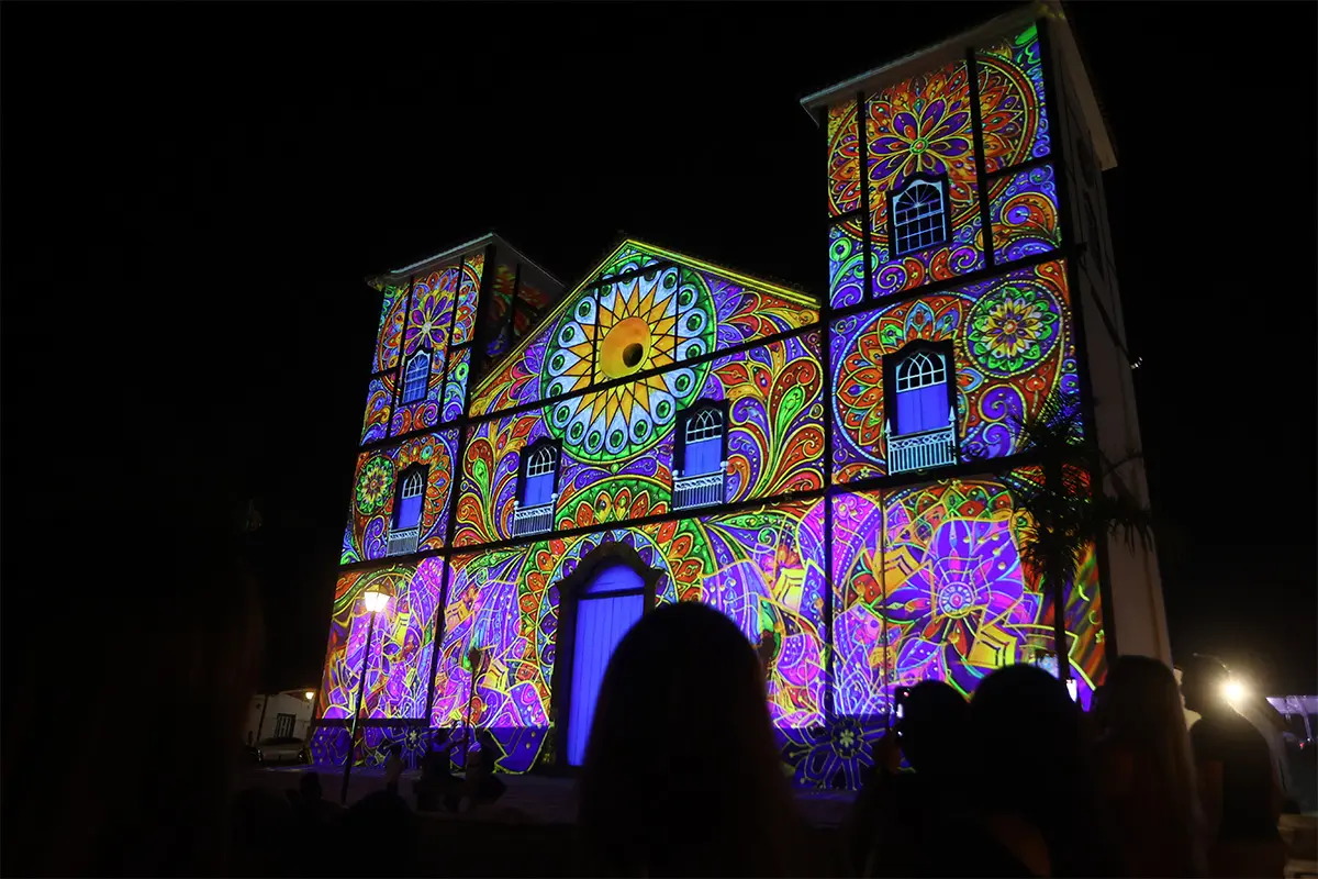 Projeção mapeada leva história e arte à Igreja Matriz