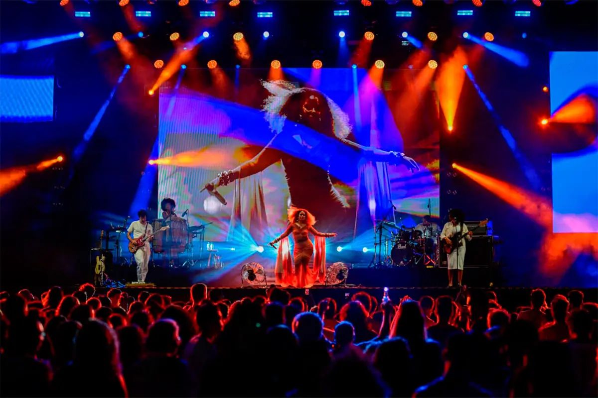 Rachel Reis leva Divina Tour ao Canto da Primavera em Pirenópolis