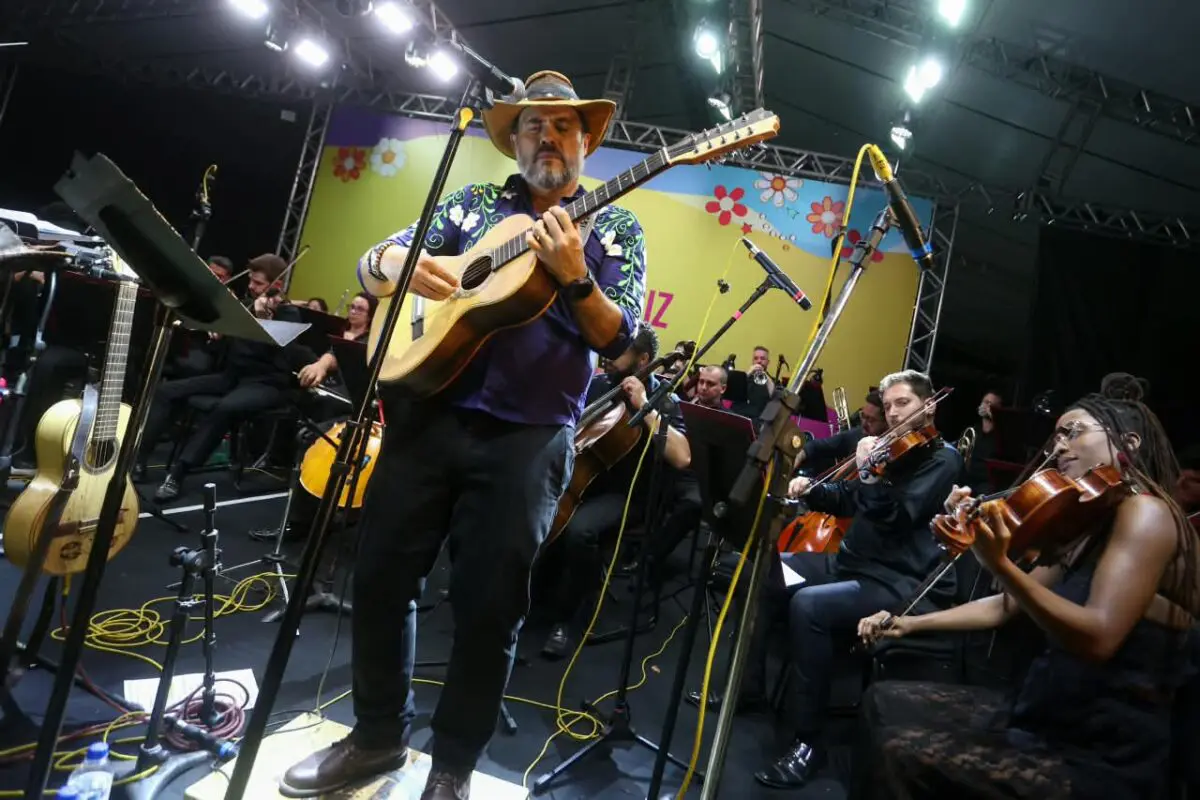 Canto da Primavera tem abertura de sucesso em Pirenópolis