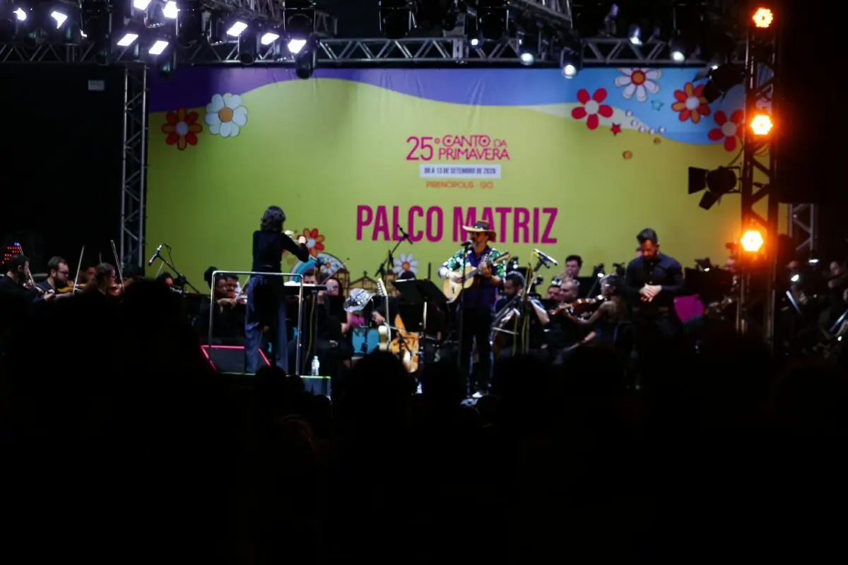 Canto da Primavera tem abertura de sucesso em Pirenópolis