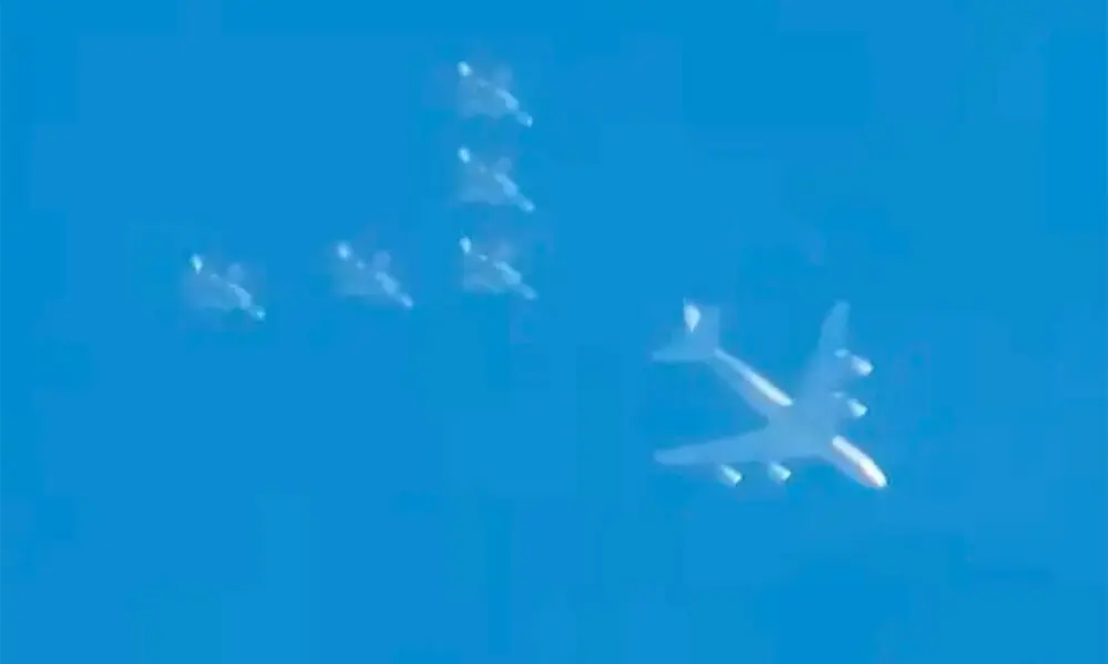 Aviões de caça argentinos sobrevoam e intrigam moradores em SP Aviões de caça argentinos sobrevoam e intrigam moradores em SP