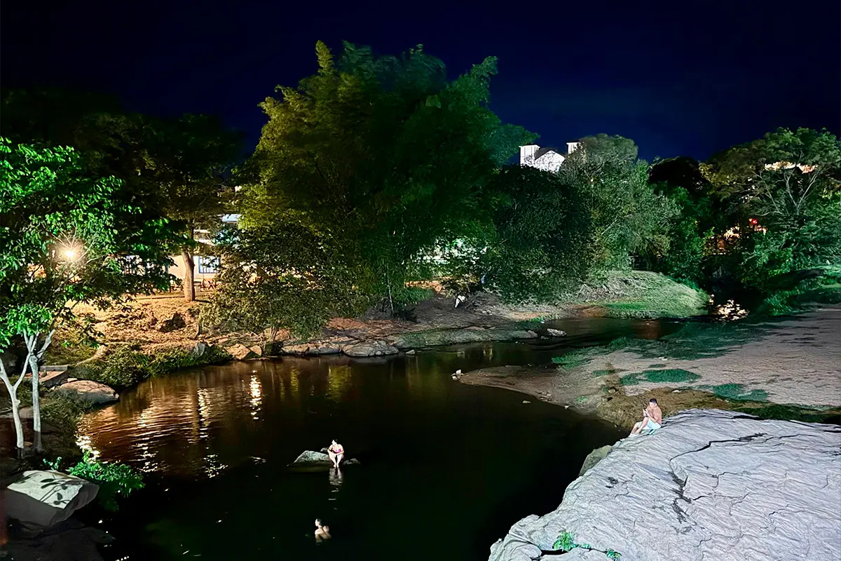 Rio das Almas em Pirenópolis: um domingo à noite à beira d’água
