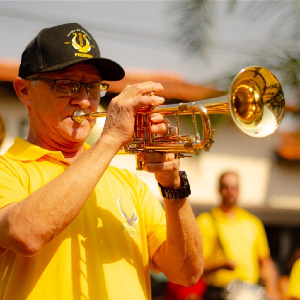 Banda Phoenix: a alma sonora de Pirenópolis - SaveClip.App 462390063 1539522063340008 3982148219161377844 n