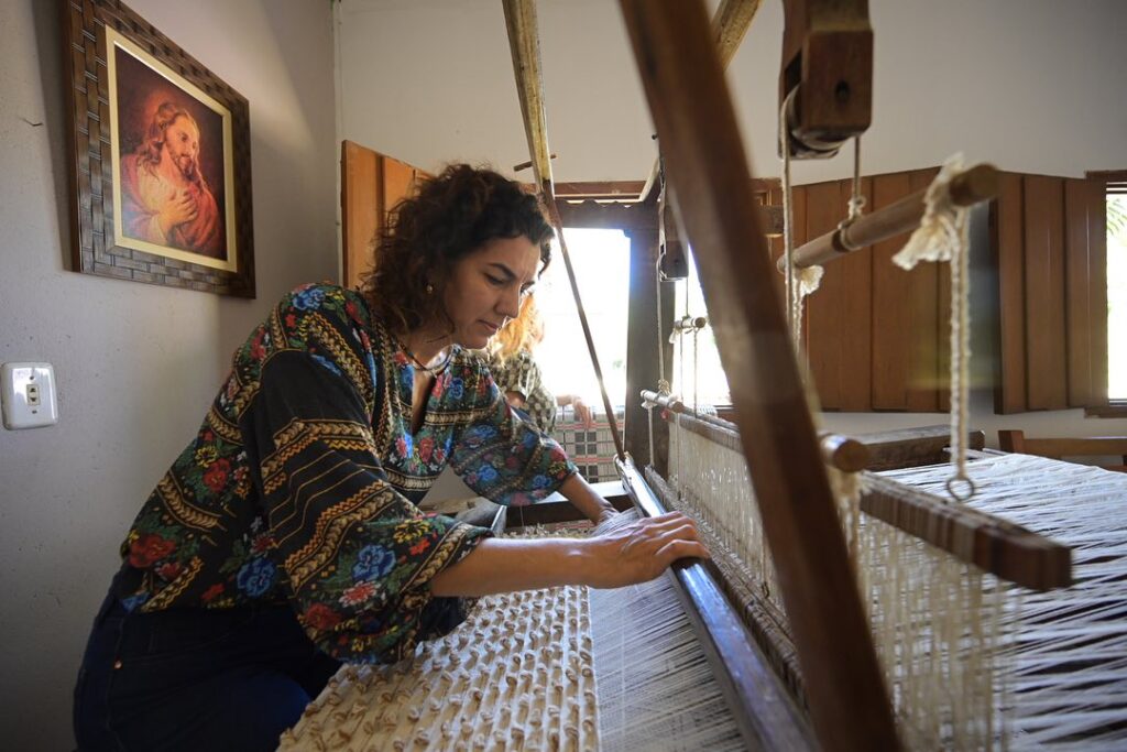 Tecelagem em Pirenópolis: fios que entrelaçam histórias - celina alvarenga 1750376368422