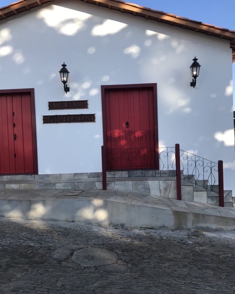 Tempero do Rosário: Sabor Goiano e Fartura no Centro de Piri