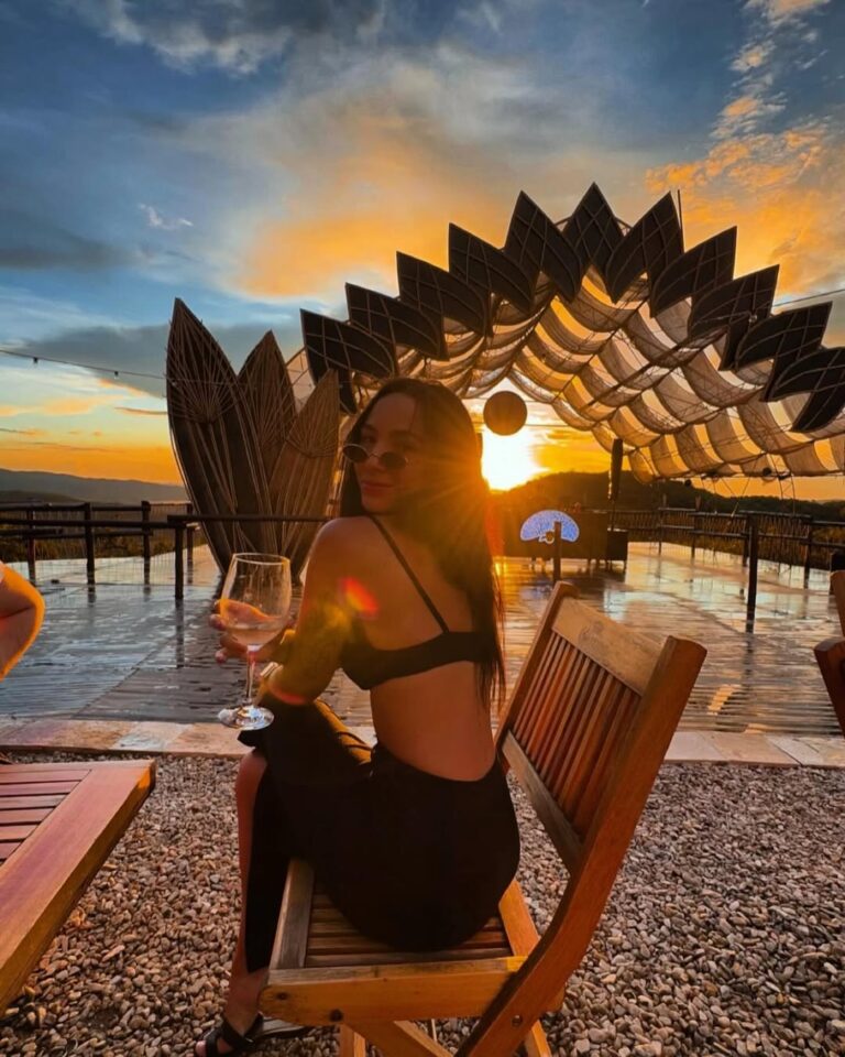 Piri Lounge une drinks, bar suspenso e vista incrível