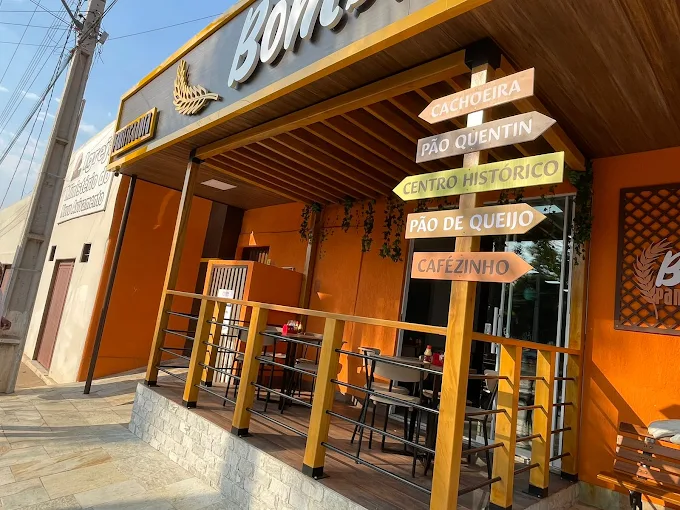 Panificadora Bom D’ Mais: pão quentinho todo dia na entrada de Piri
