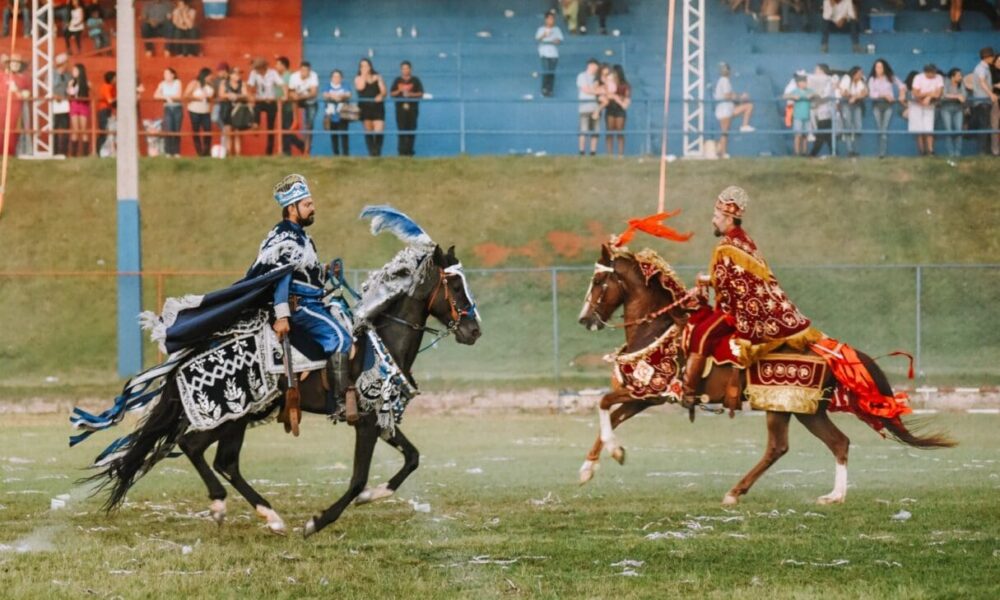 Ensaios das Cavalhadas 2025 animam Corumbá de Goiás - Cavalhadas de Corumba 1215x810 1