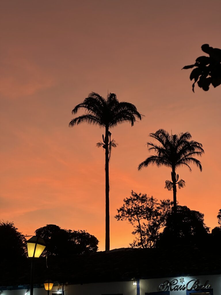 Quando o Sol pinta o céu de Pirenópolis de laranja - IMG 1752