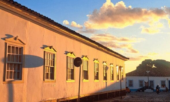 Pôr do sol dourado na Rua da Cruz - jii 12