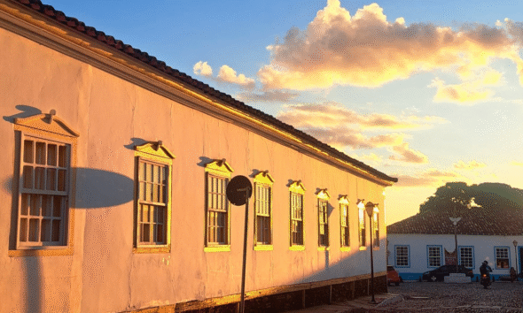 Pôr do sol dourado na Rua da Cruz - jii 12
