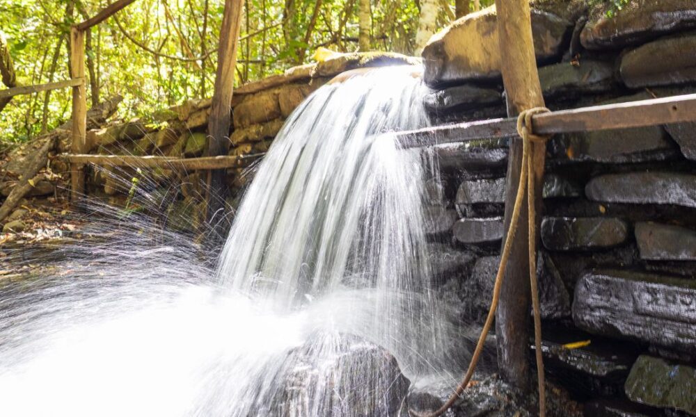 Queda d’água revigorante na trilha da Fazenda Vagafogo - jii 2025 08 23T081616.761