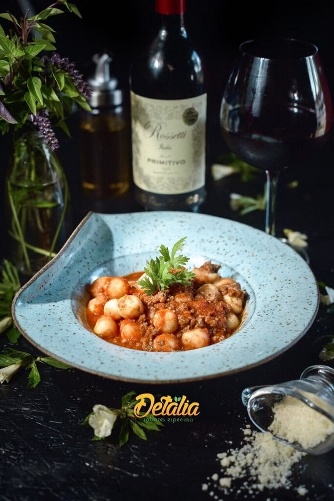 Detália Sabores Especiais: massa artesanal e cantina em Piri - nhoque bolonhesa