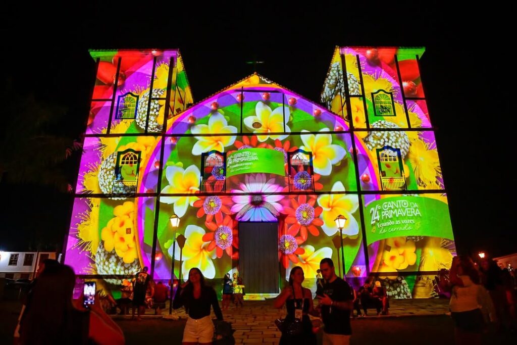 Canto da Primavera reuniu 80 mil pessoas em edição histórica - Que noite incrivel Passe para o lado para ver tudo que rolou ontem E se prepare hoje tem m 2